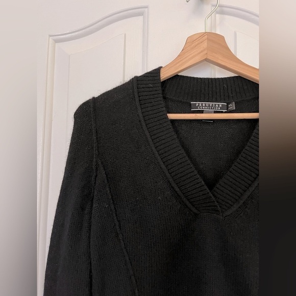 Peruvian Connection | Baby Alpaca Black V-neck Soft Sweater XS Quiet Luxury - Picture 3 of 7